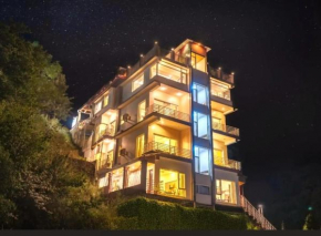 Wood Stock Kasauli - Rooms & Cottages - Panoramic View & Balcony Rooms